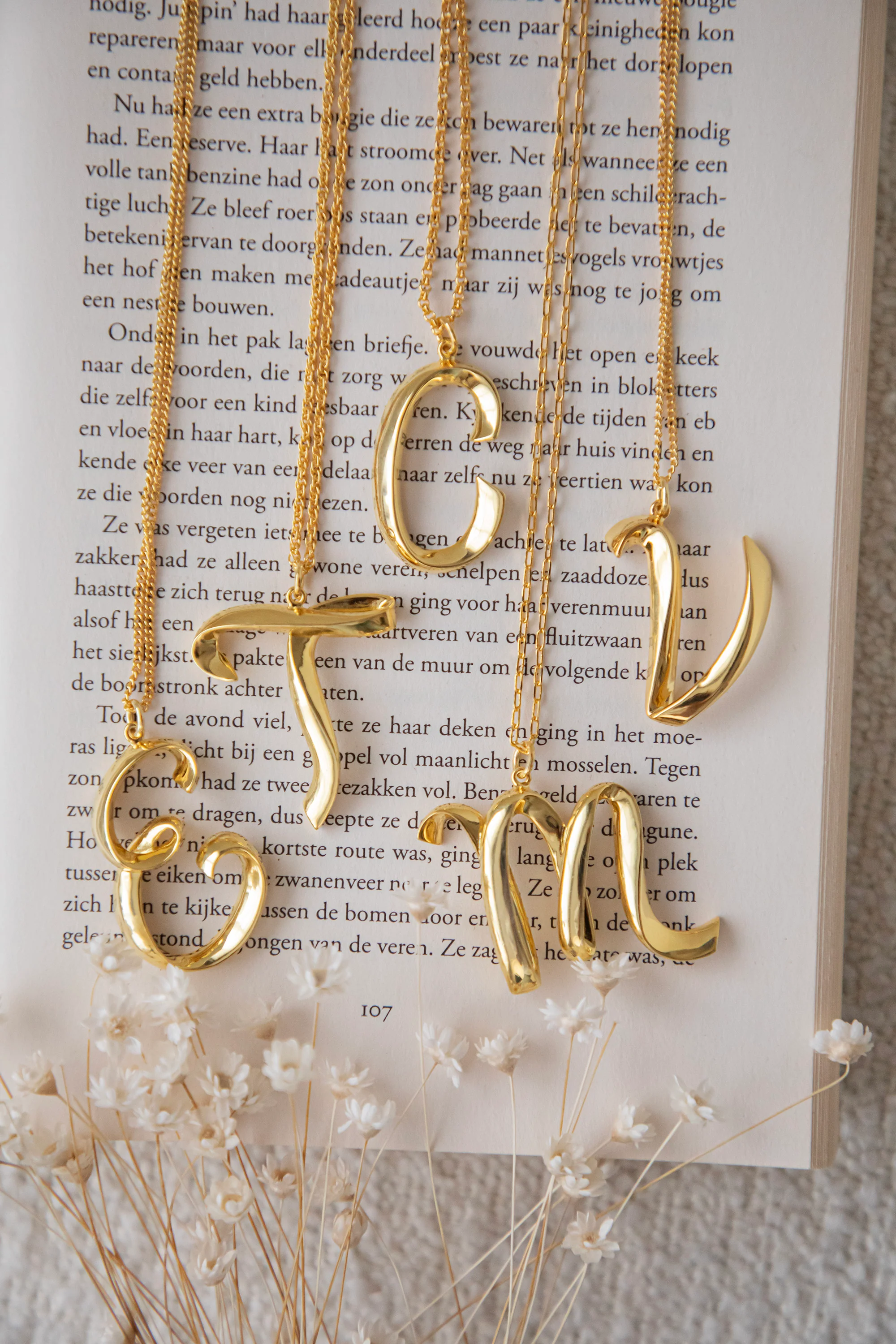 Alphabet T Gold - Ketting - Image 8