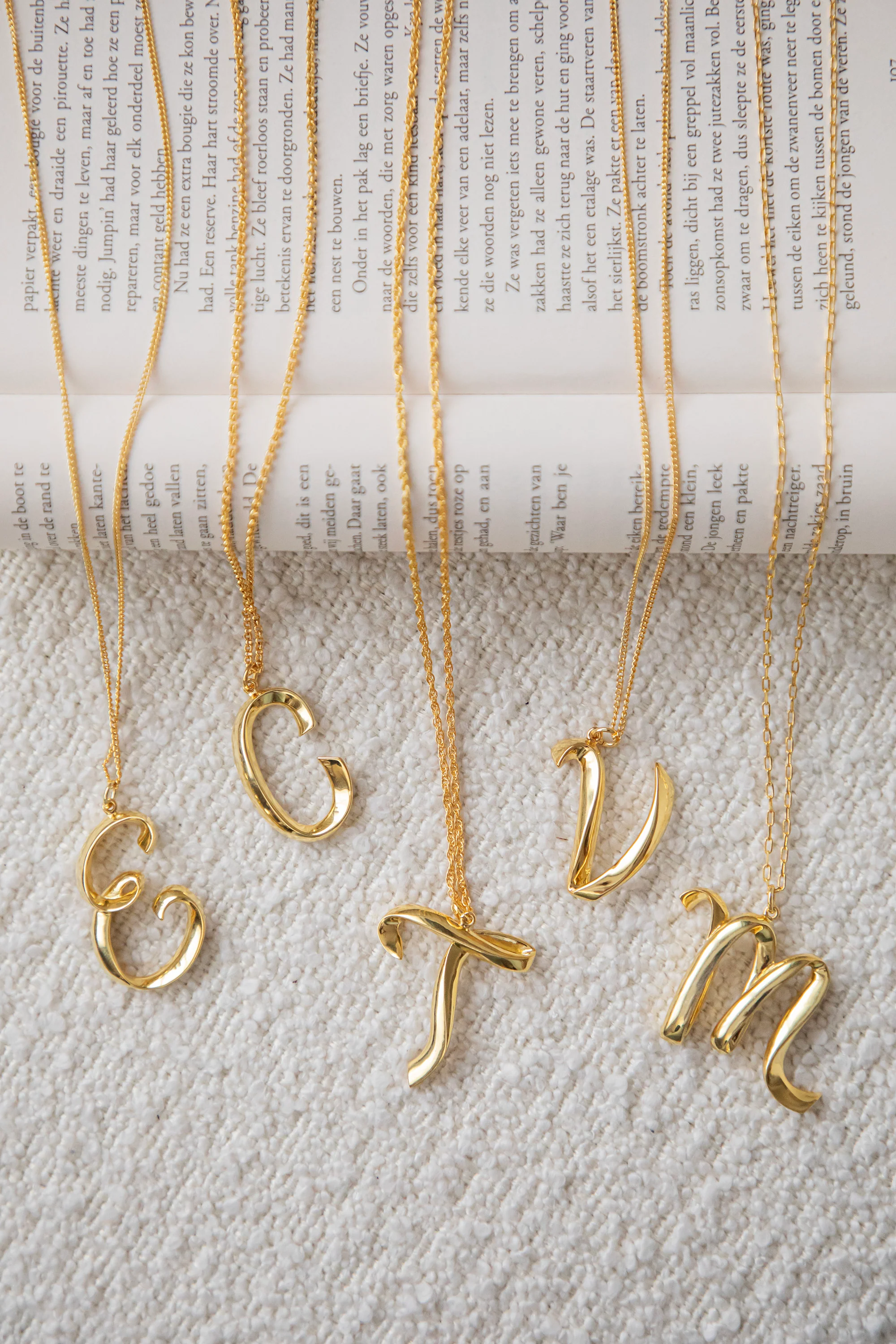 Alphabet B Gold - Ketting - Image 10