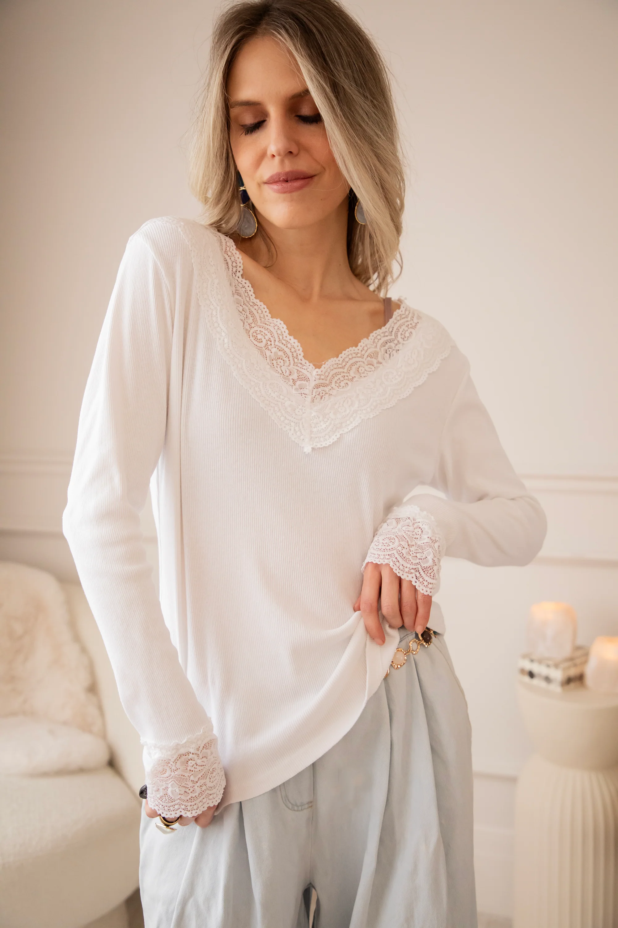 Base With Lace White - Longsleeve - Image 7