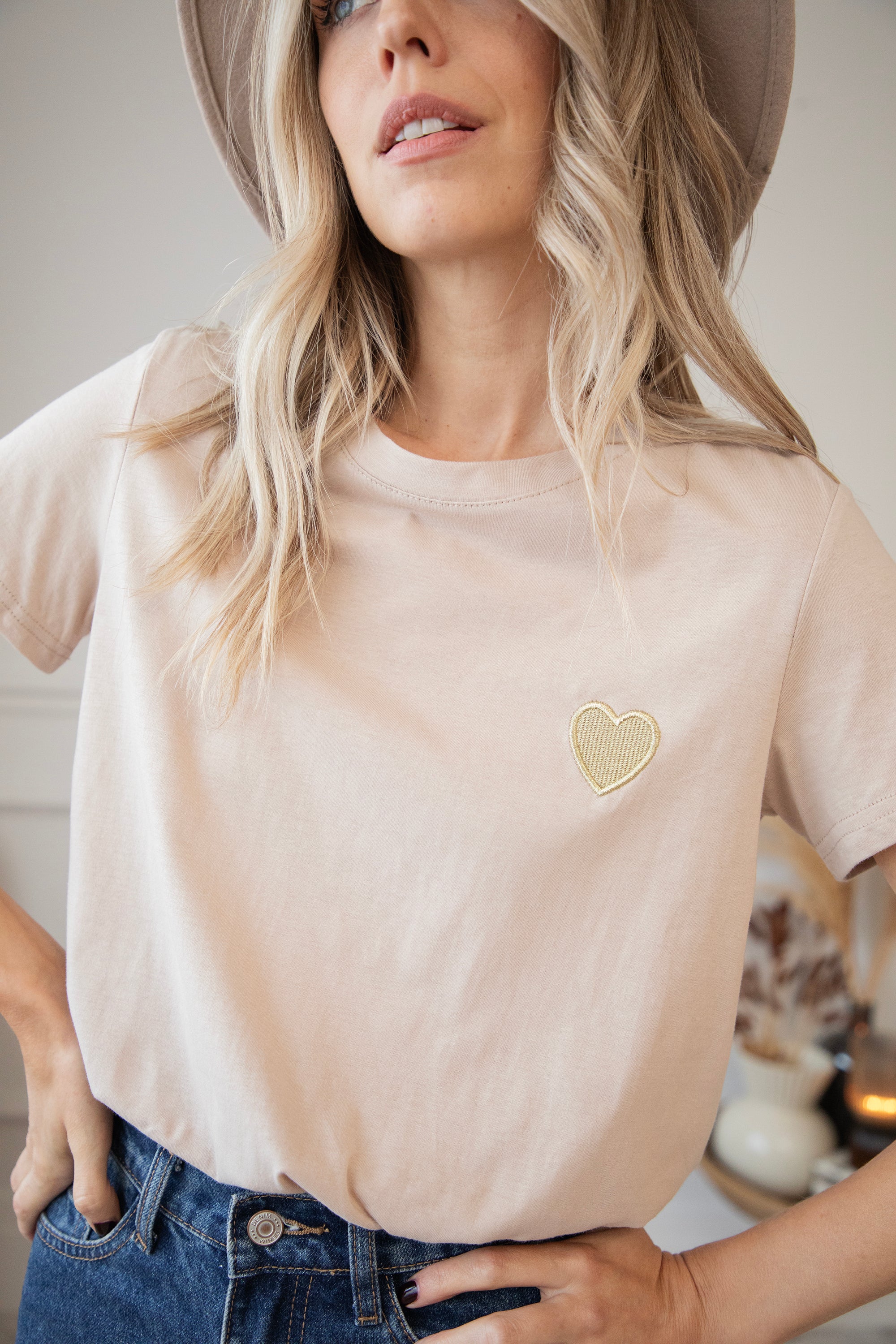Beating Heart Taupe/Gold - T-Shirt - Image 5