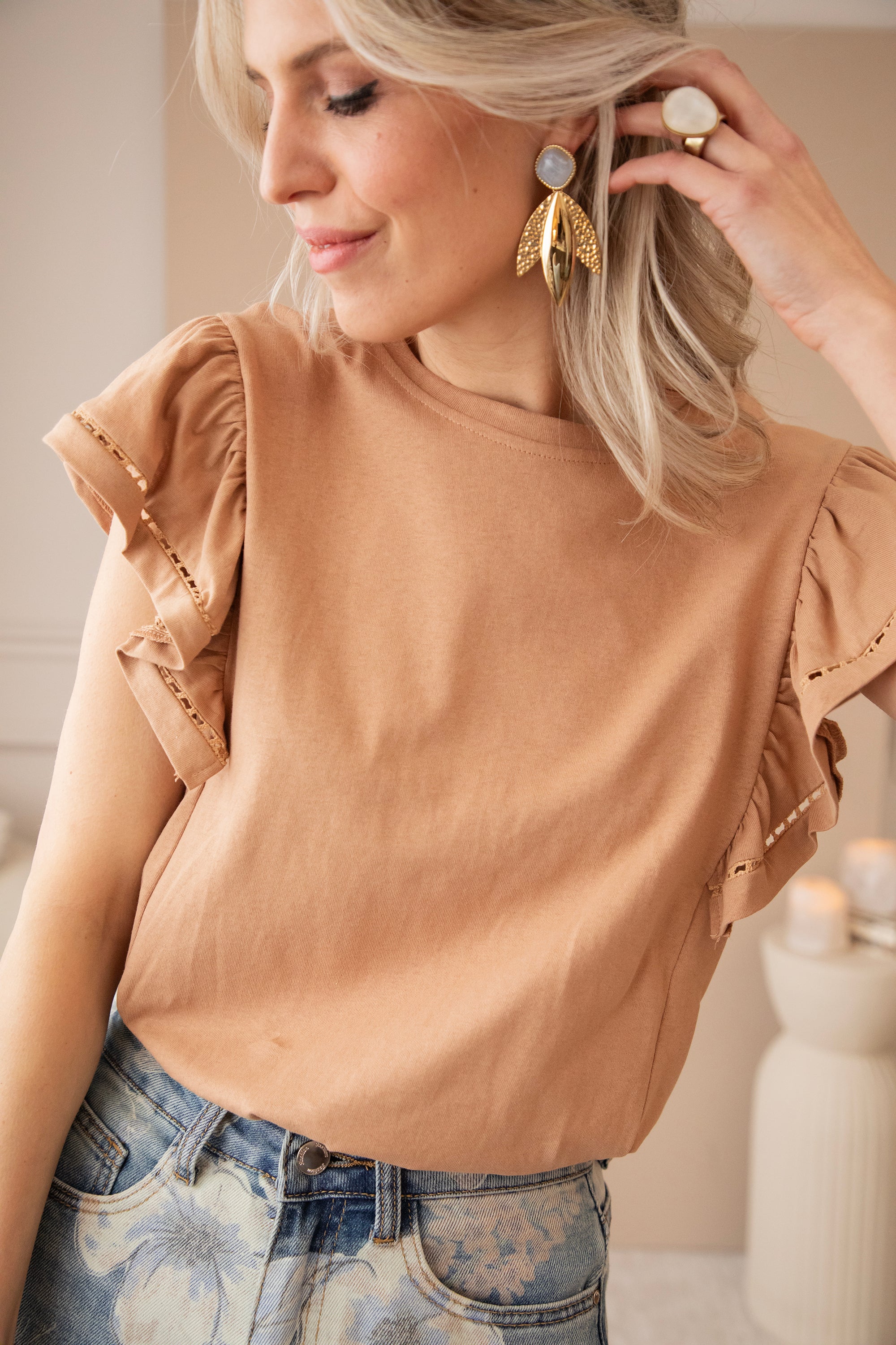 Beau Ruches Taupe - T-Shirt - Image 4