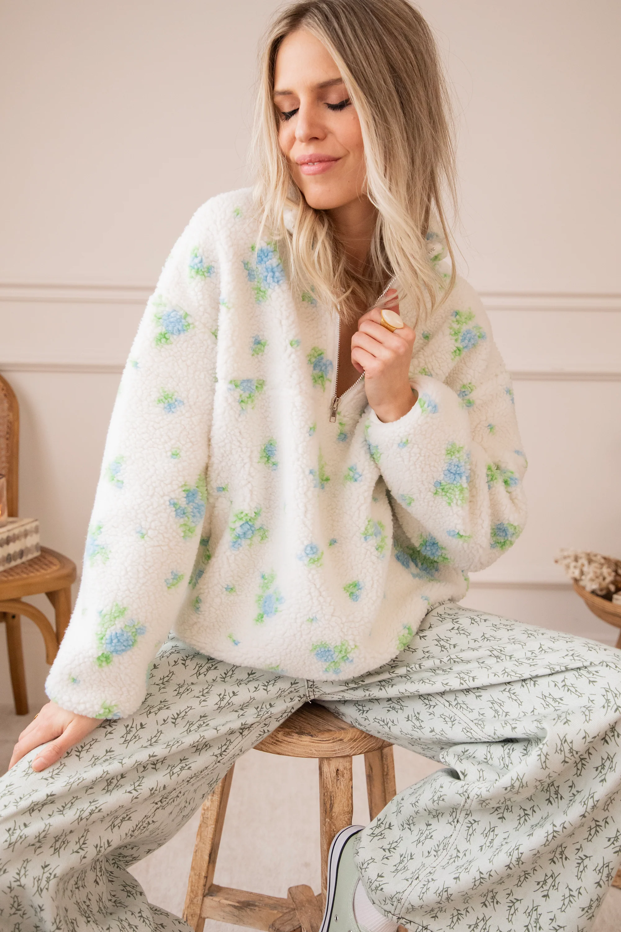 Blooming Bear Off White/Blue - Trui - Image 5