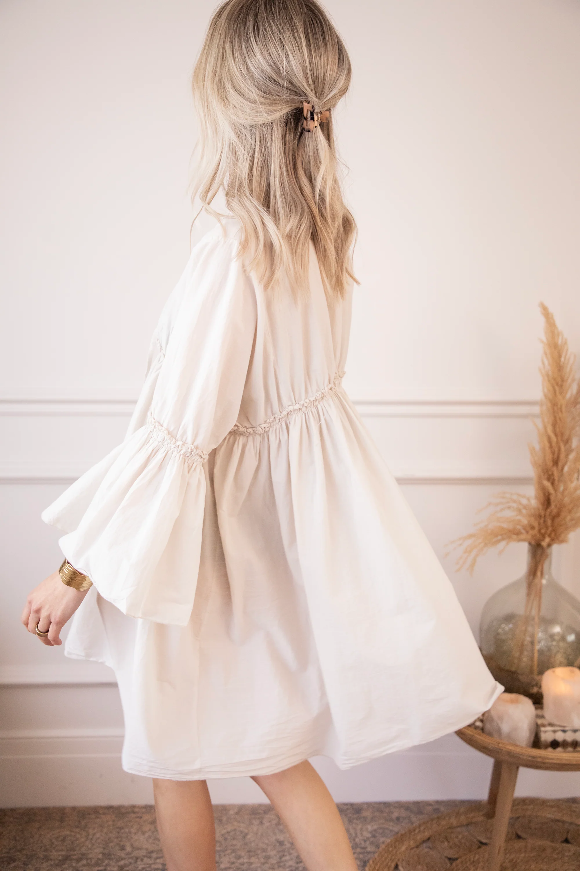 Feline Pleated Beige - Jurk - Image 2