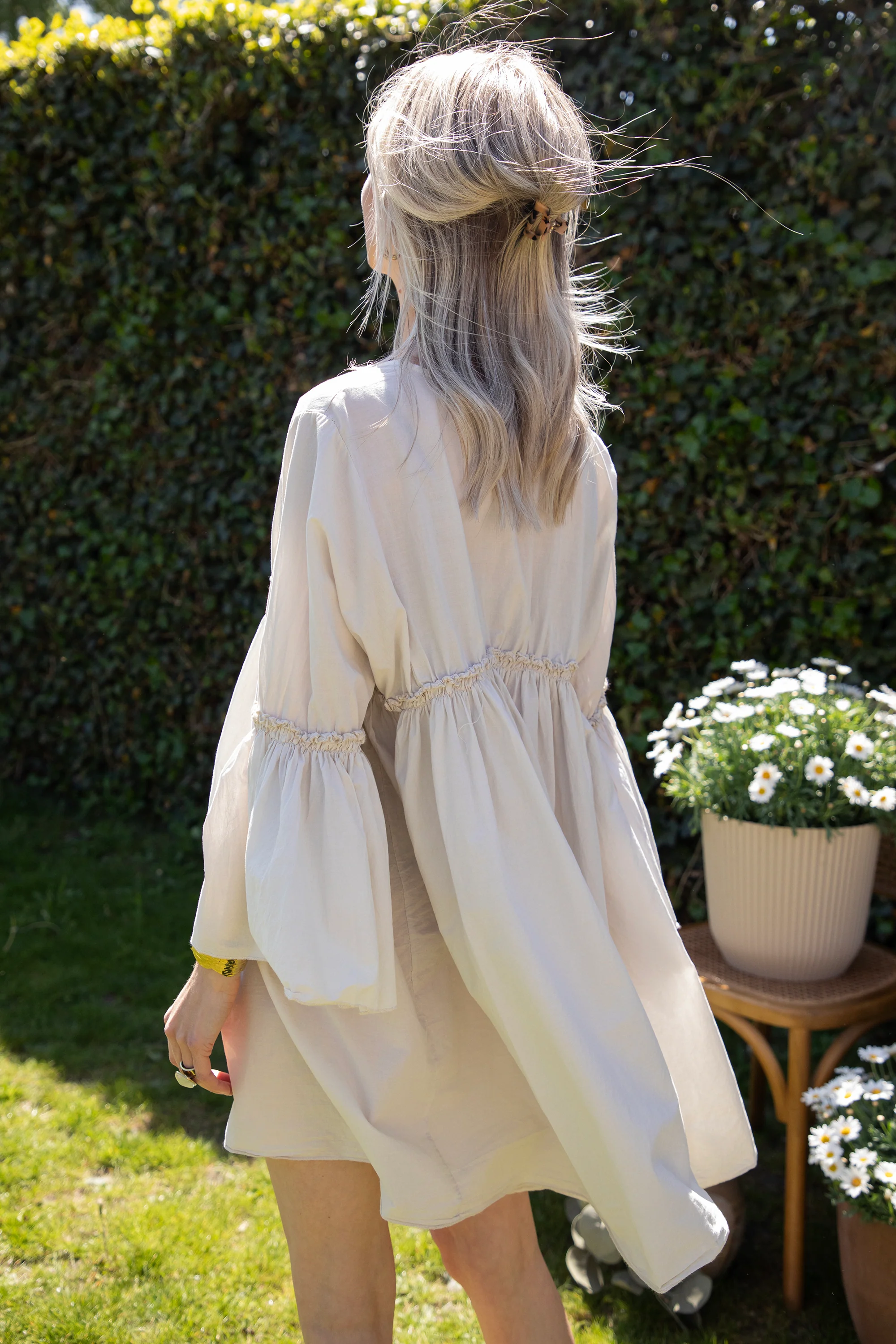Feline Pleated Beige - Jurk - Image 4