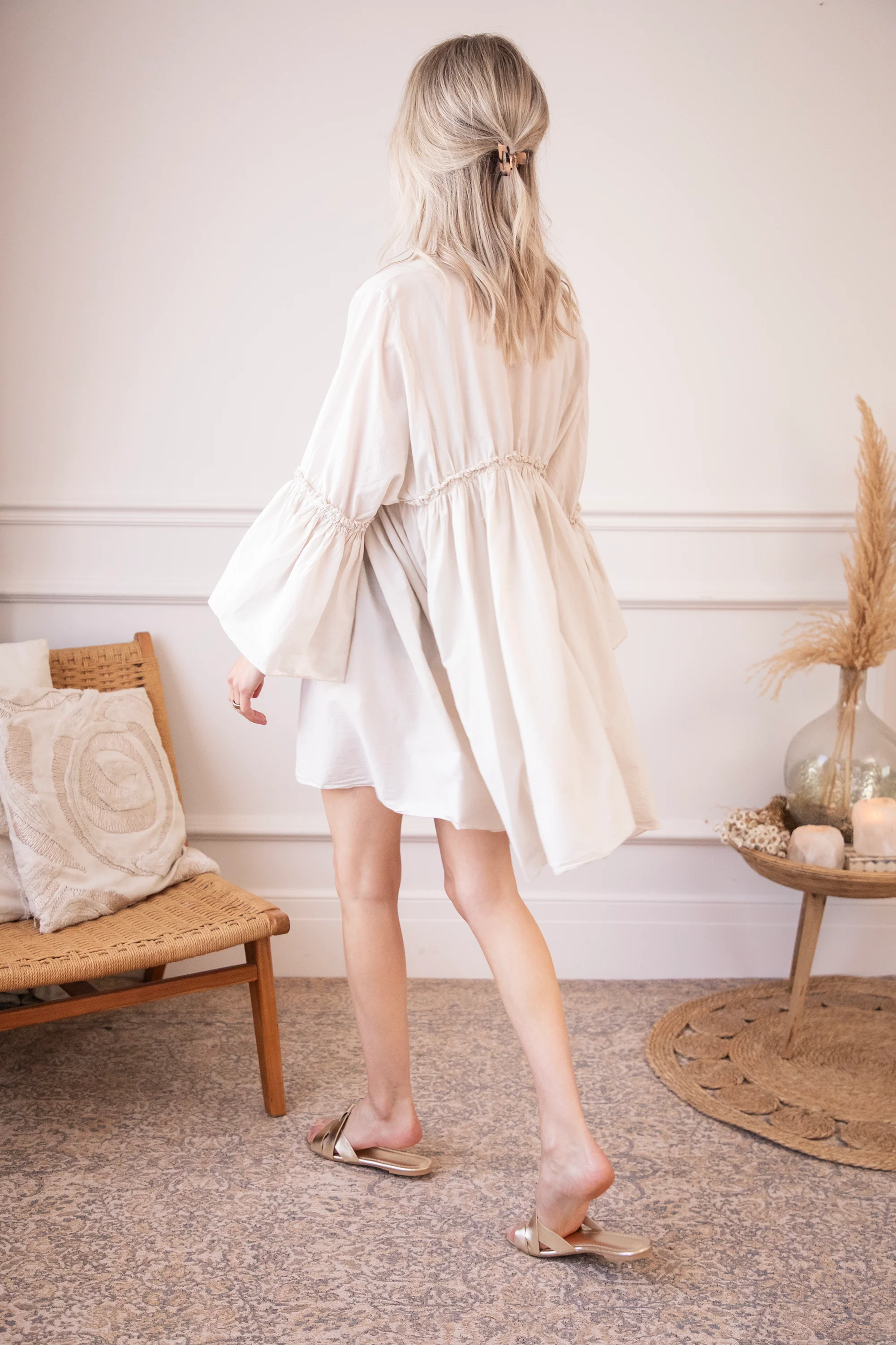 Feline Pleated Beige - Jurk - Image 7