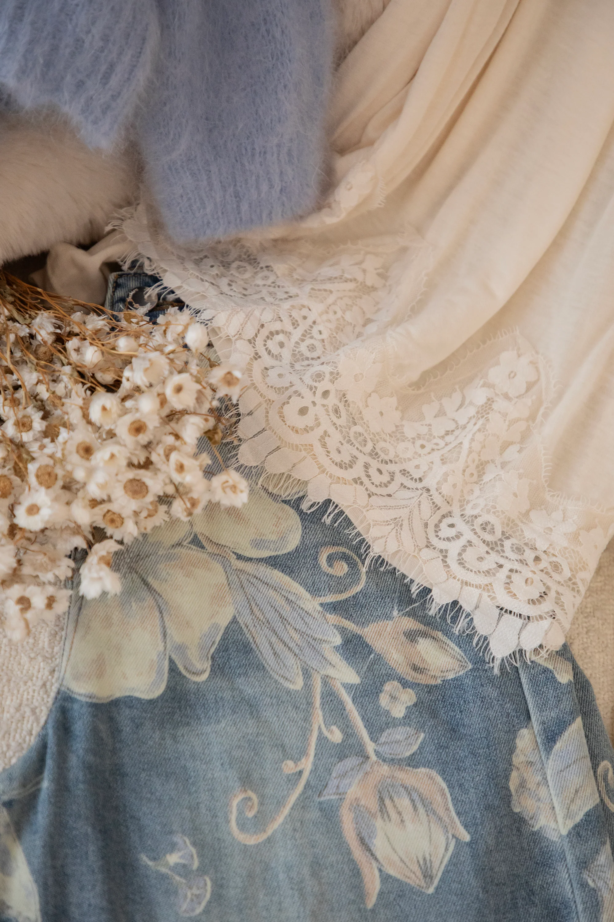 Fine Lace Beige - Longsleeve - Image 4