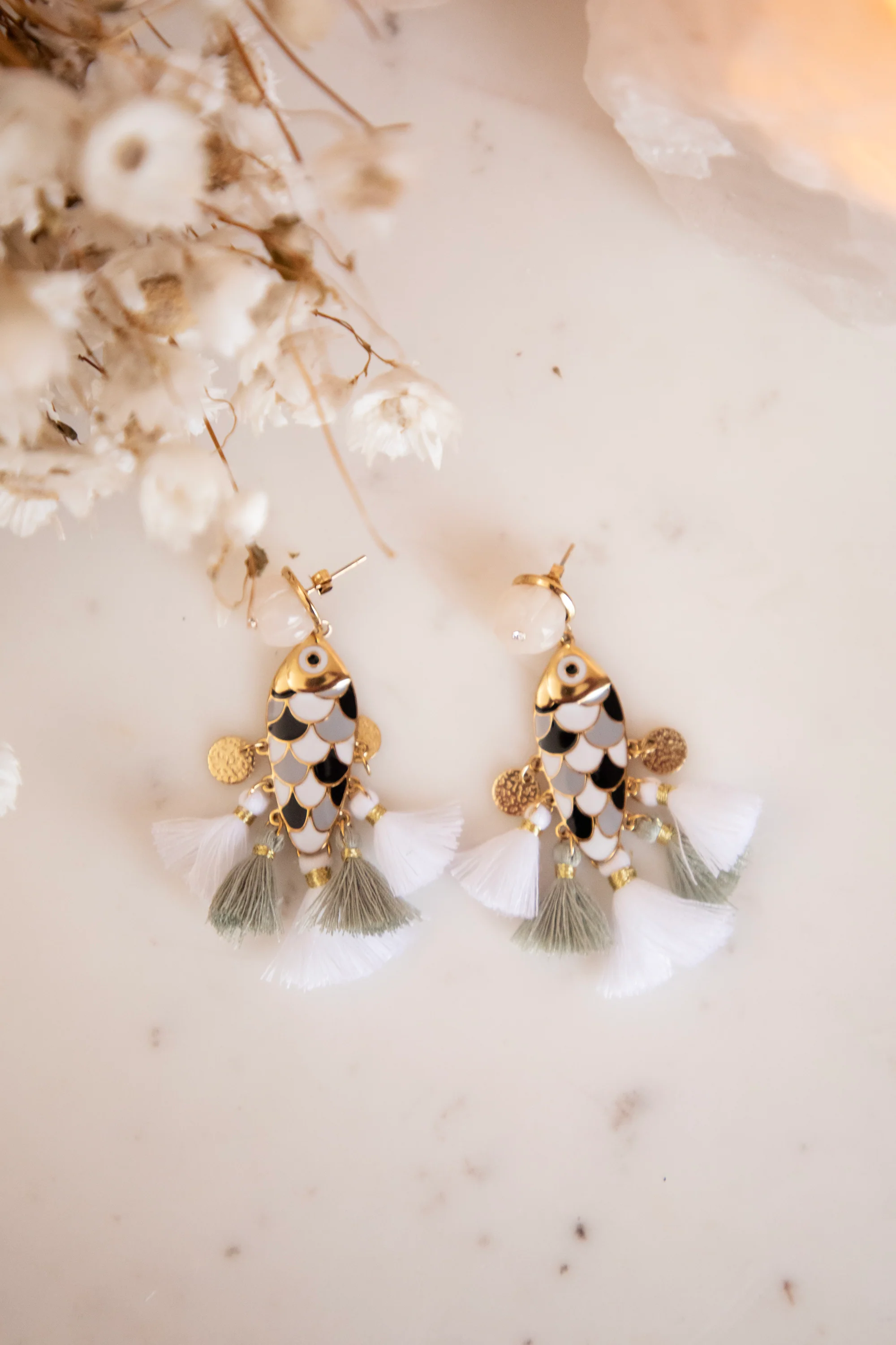 Fishy Fringe White/Gold - Oorbellen - Image 3