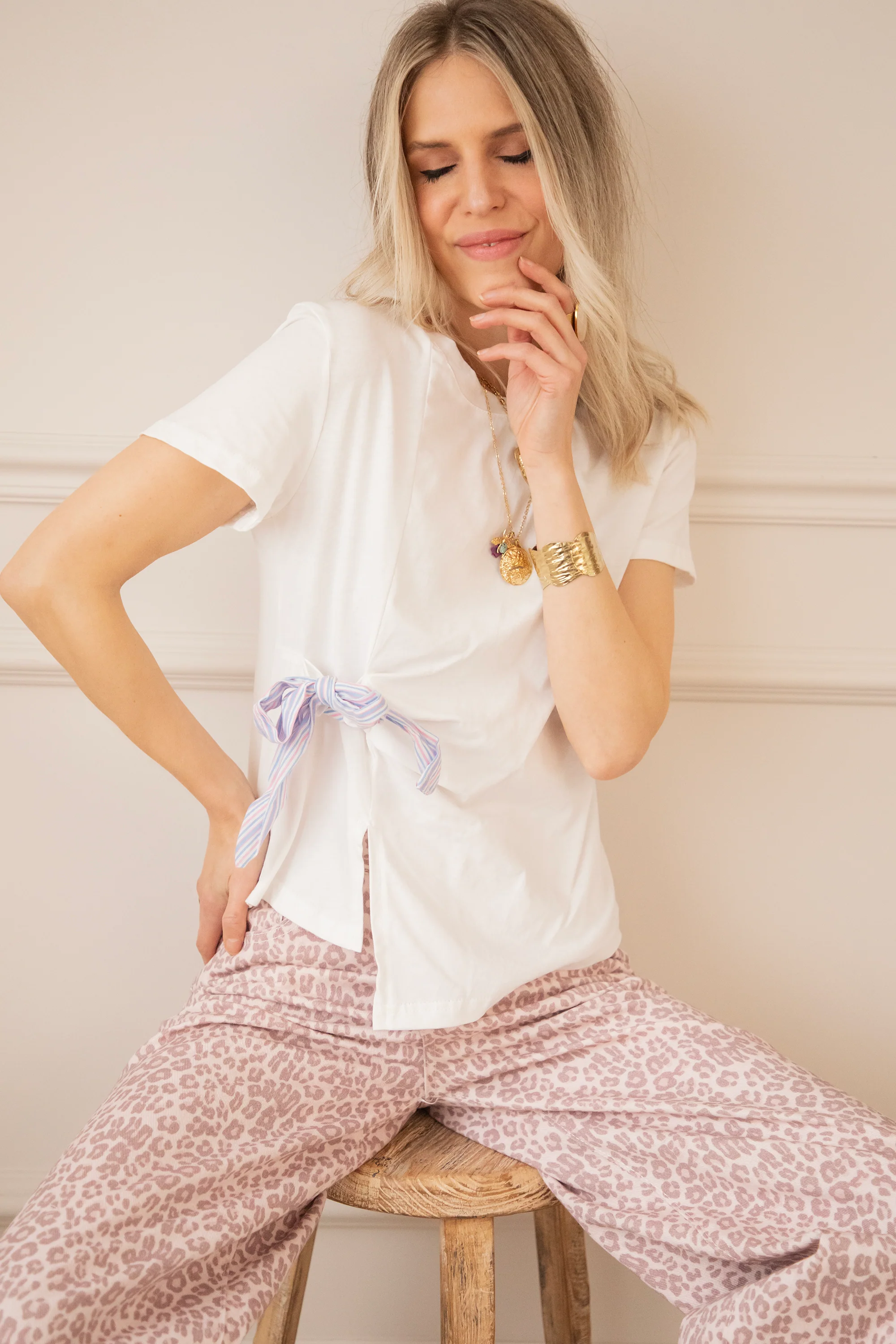 Happy Bow White - T-Shirt - Image 3