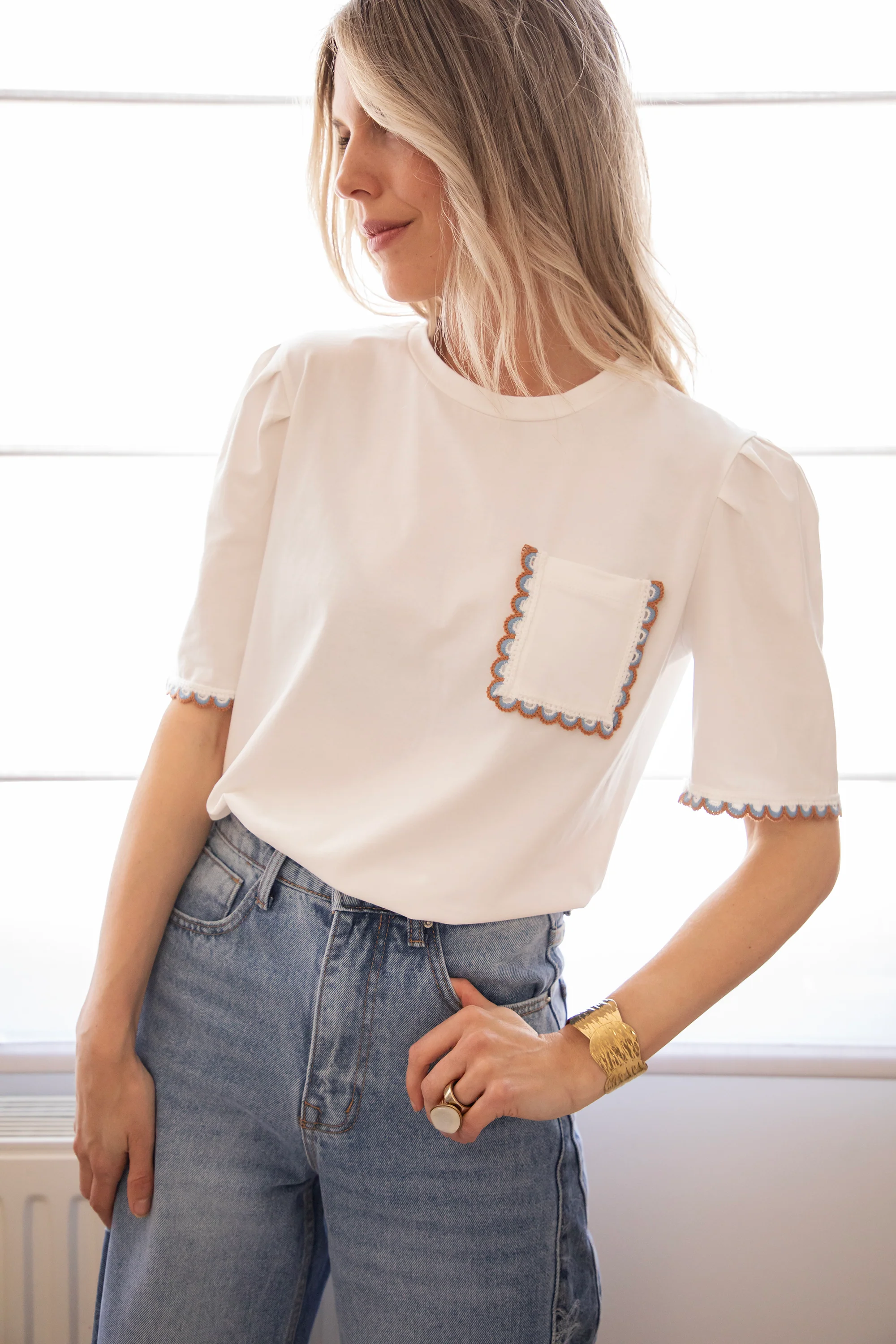 Happy Waves White - T-Shirt - Image 4