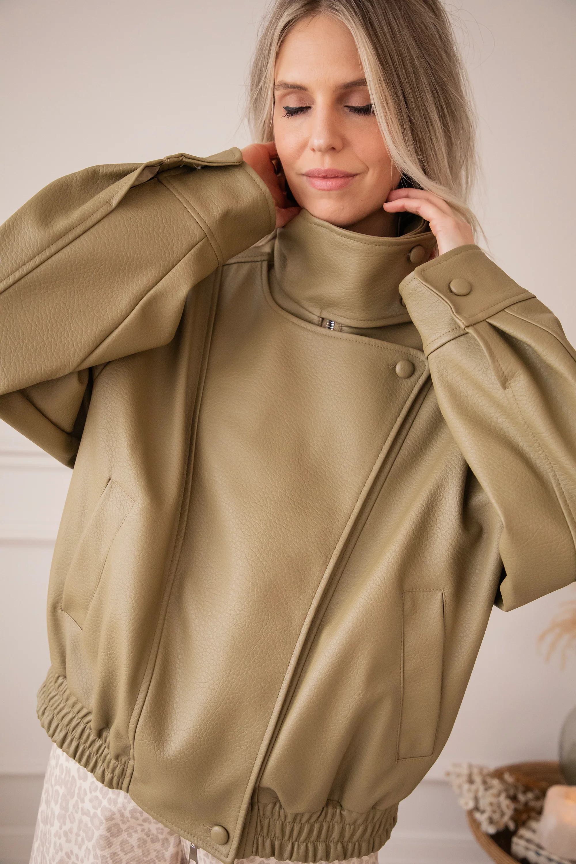 Icona Leather Kaki - Jacket - Image 10