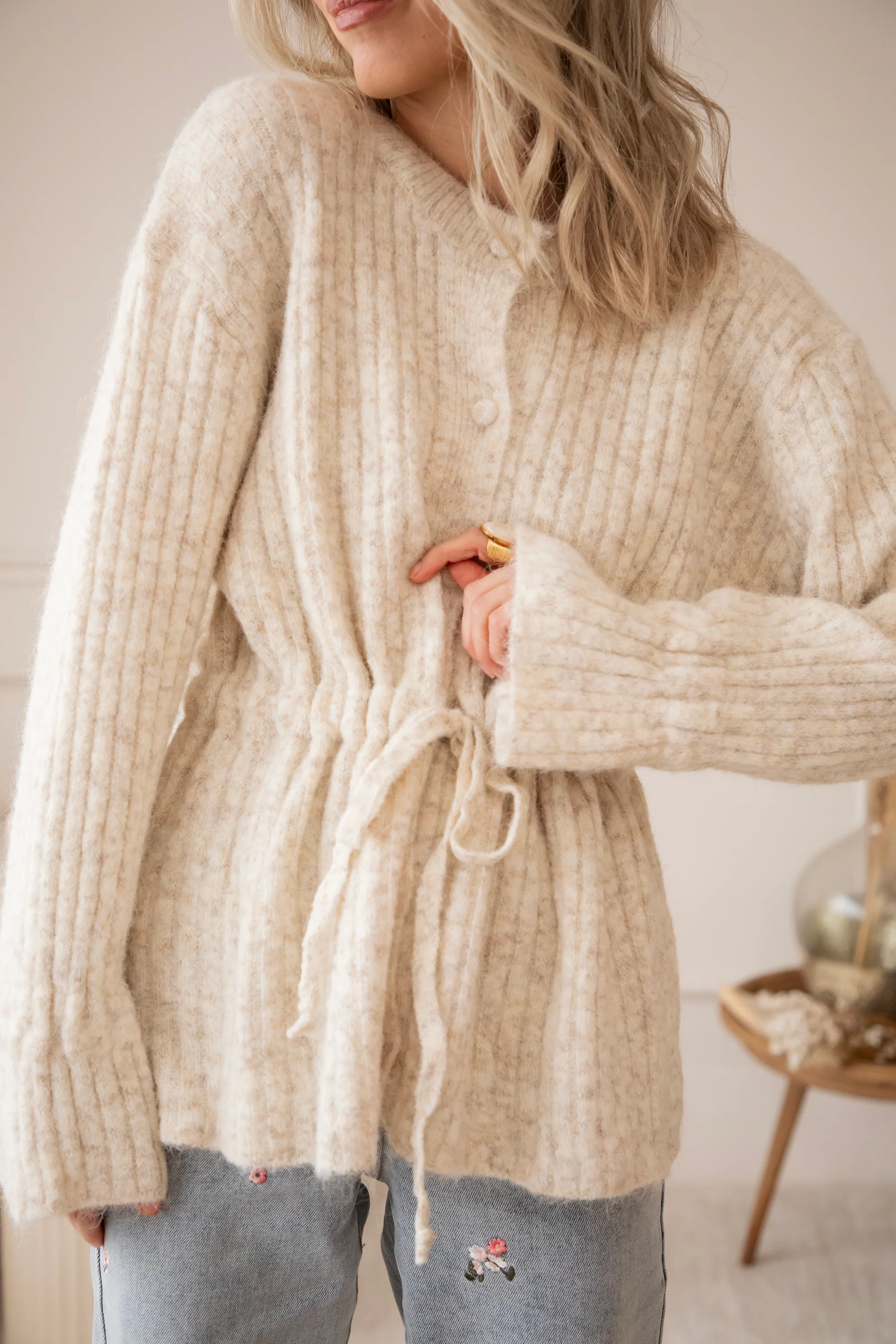 Pull Me Closer Beige - Vest - Image 3