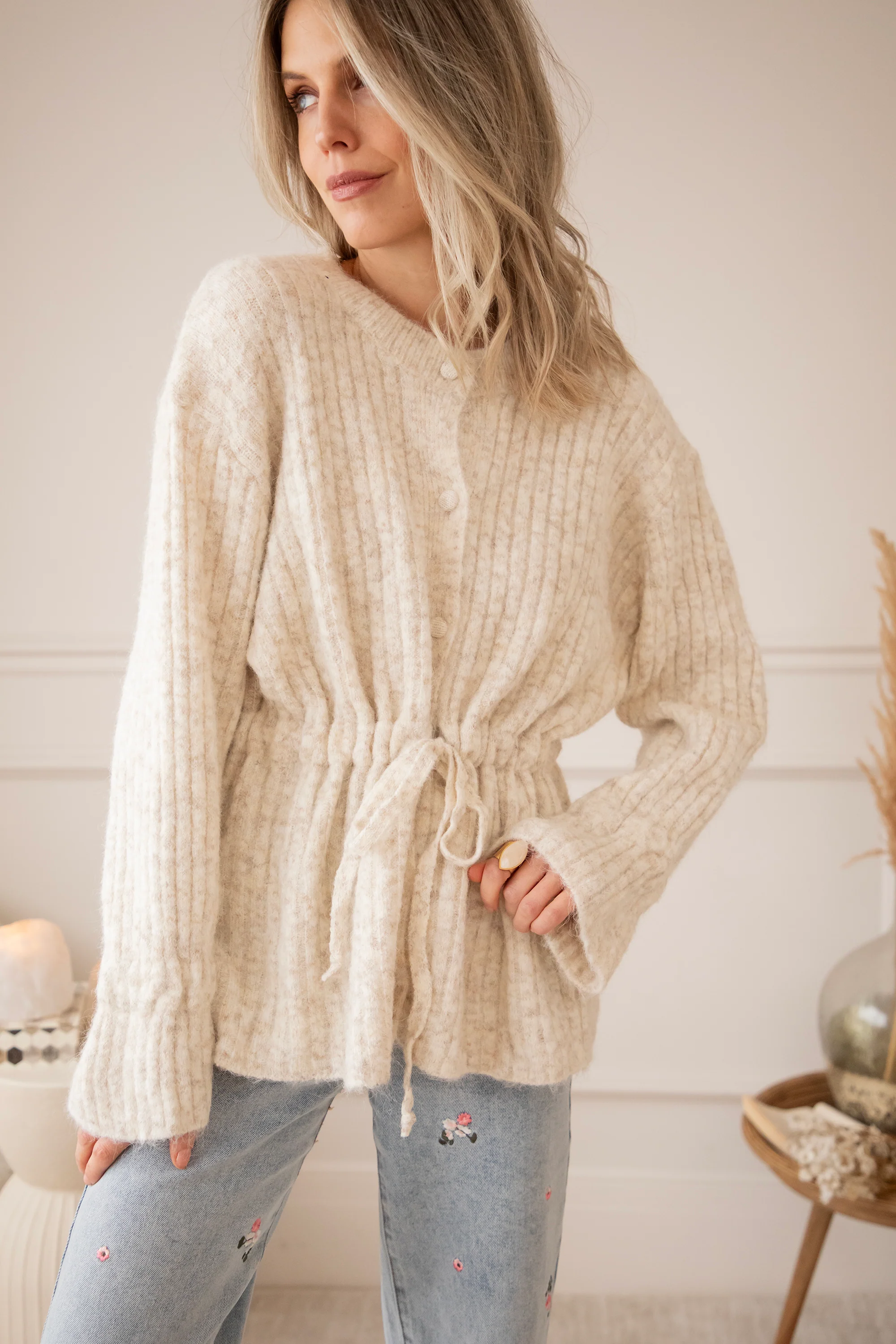 Pull Me Closer Beige - Vest - Image 8