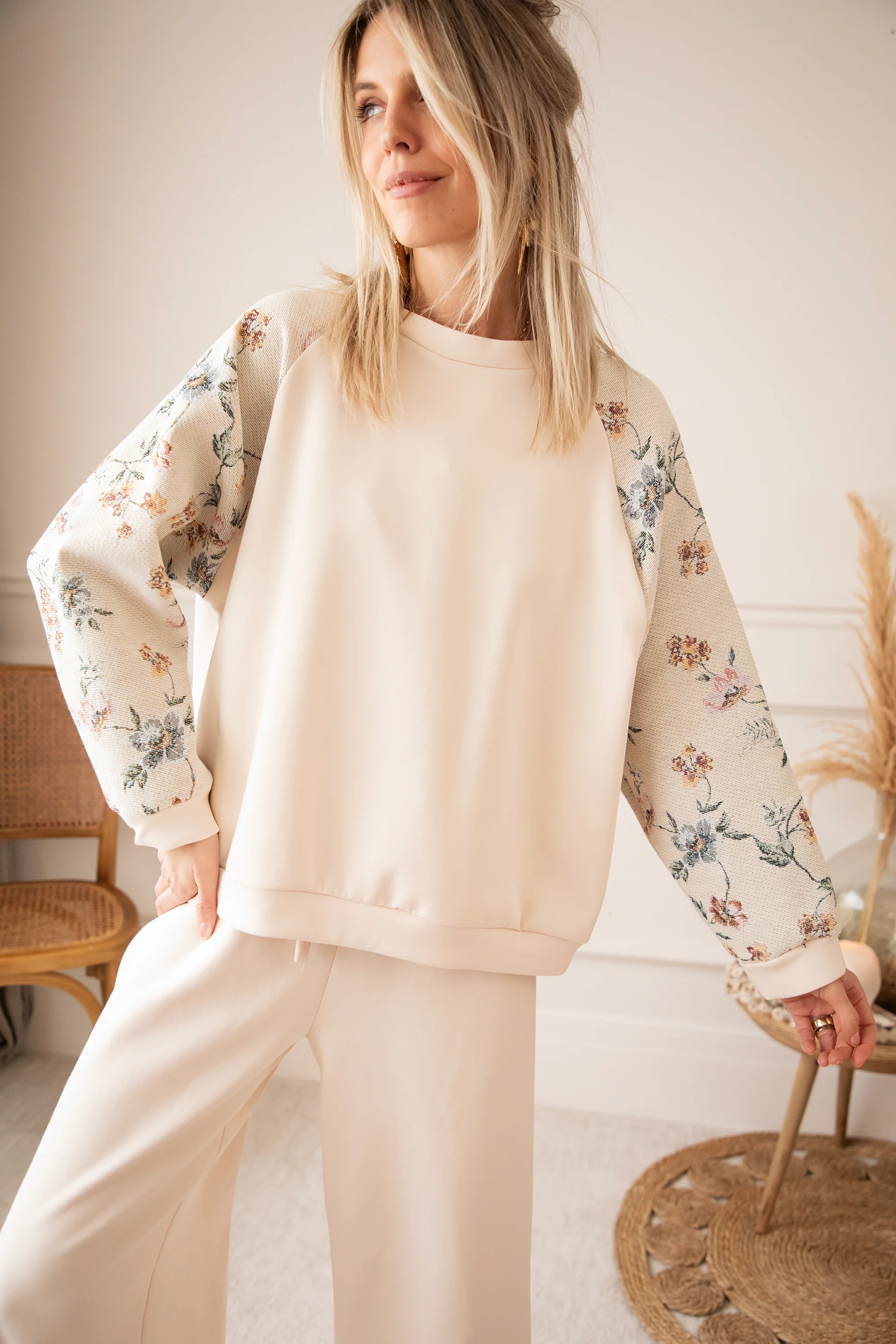Rosy Belle Beige - Sweater - Image 3
