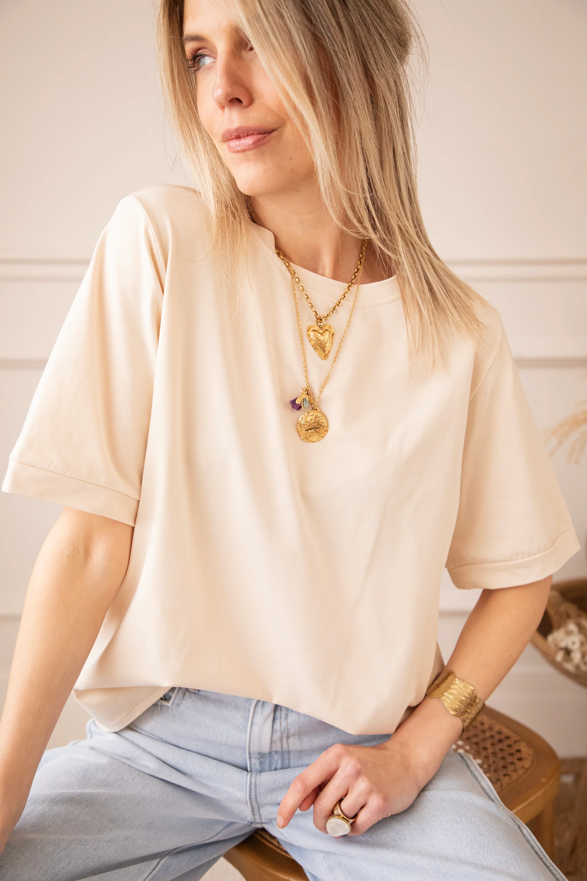 Sadie Basic Beige - T-Shirt - Image 4