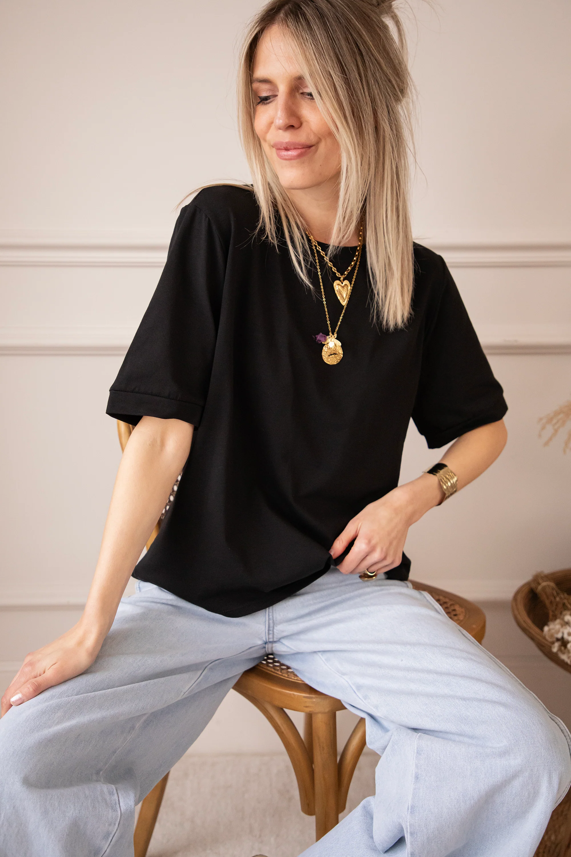 Sadie Basic Black - T-Shirt - Image 3