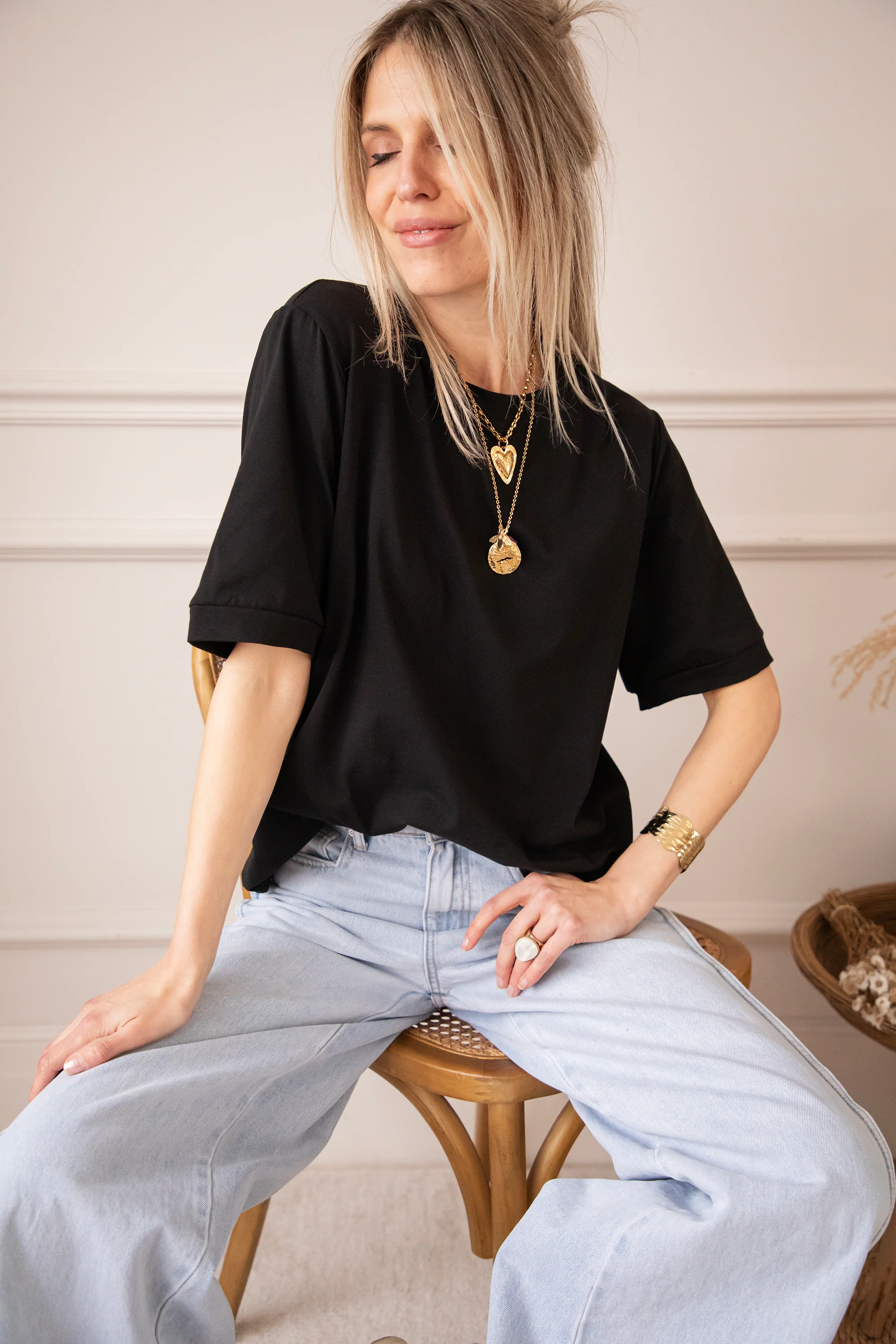 Sadie Basic Black - T-Shirt - Image 4