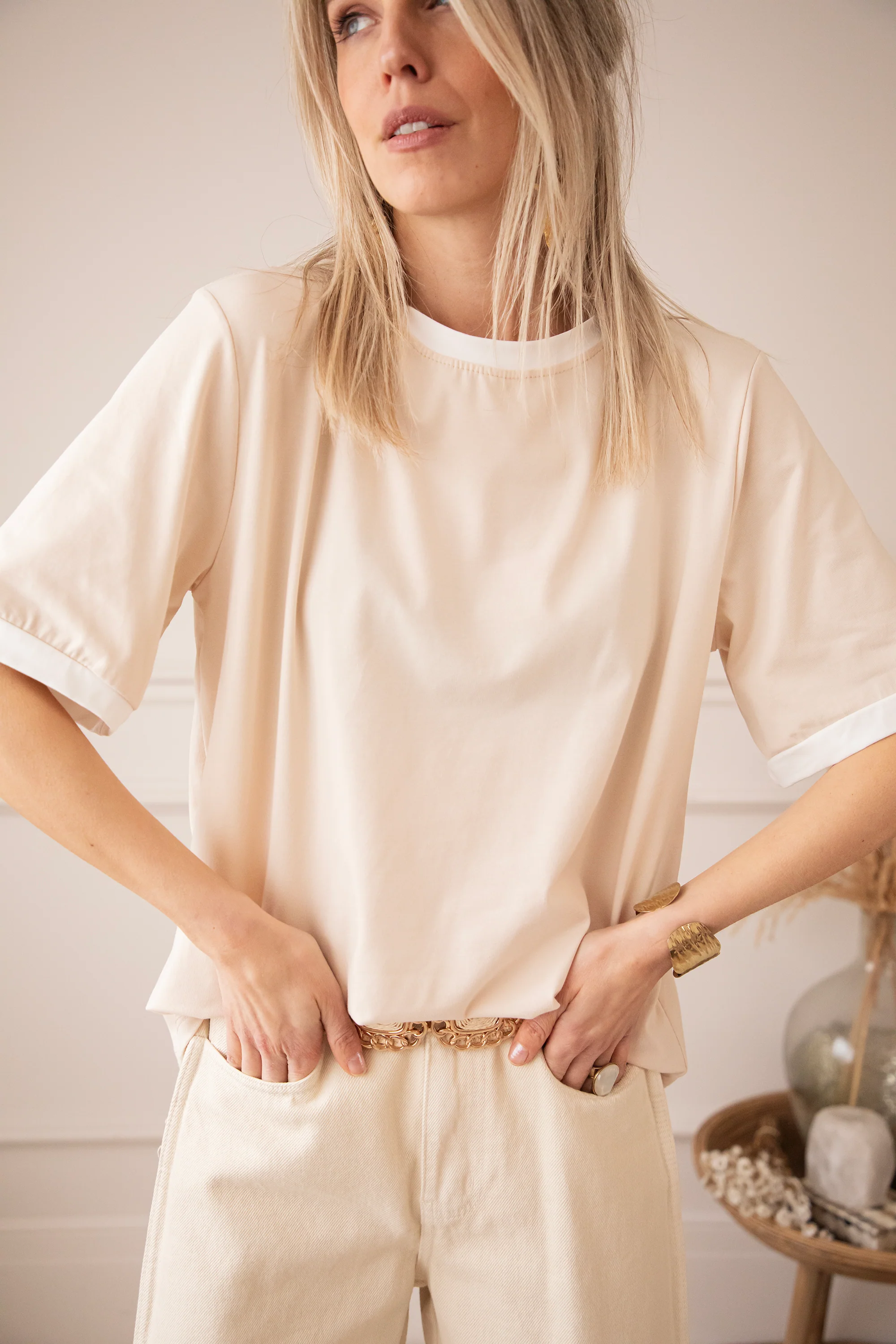 Sadie Contrast Beige/White - T-Shirt - Image 3