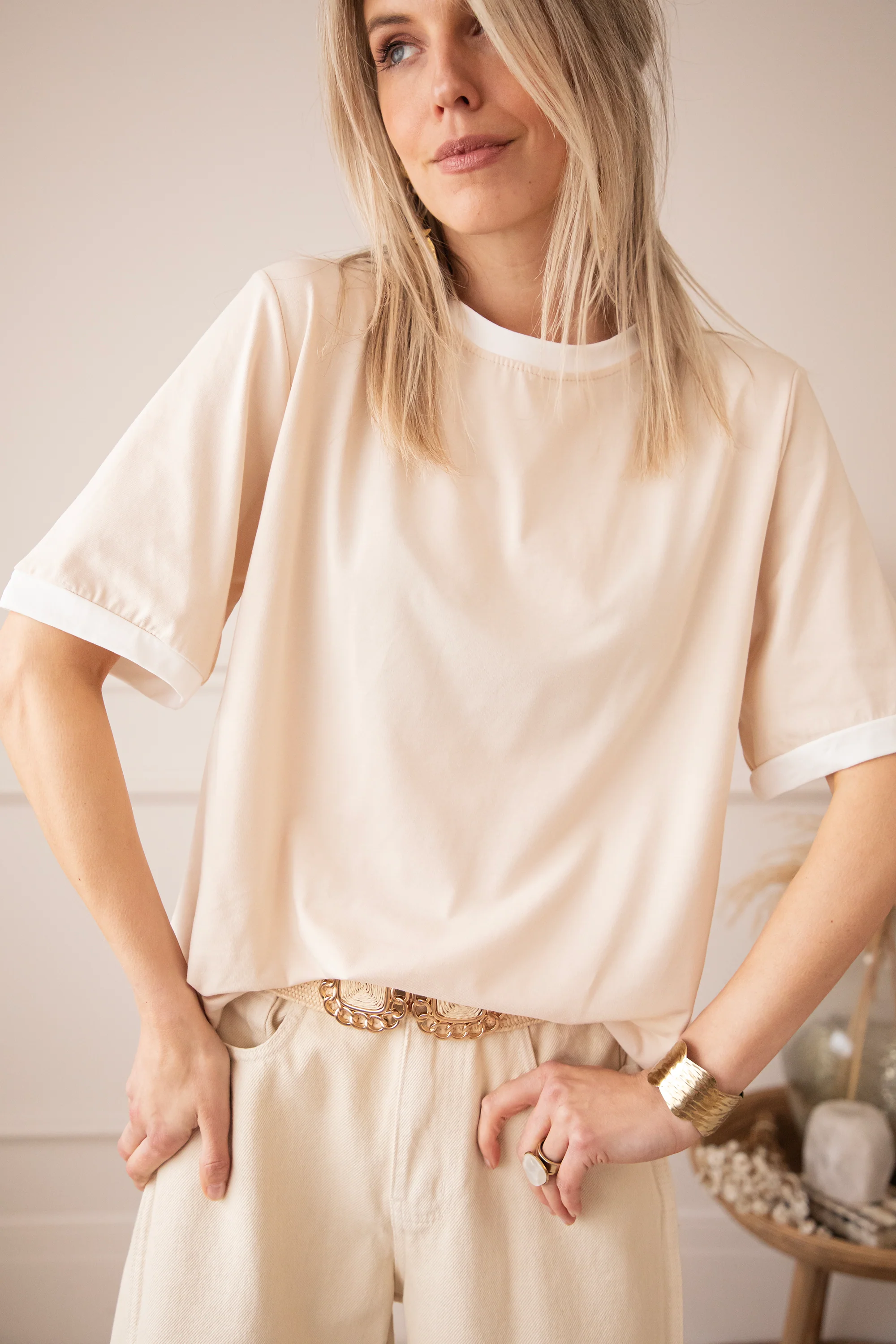 Sadie Contrast Beige/White - T-Shirt - Image 5