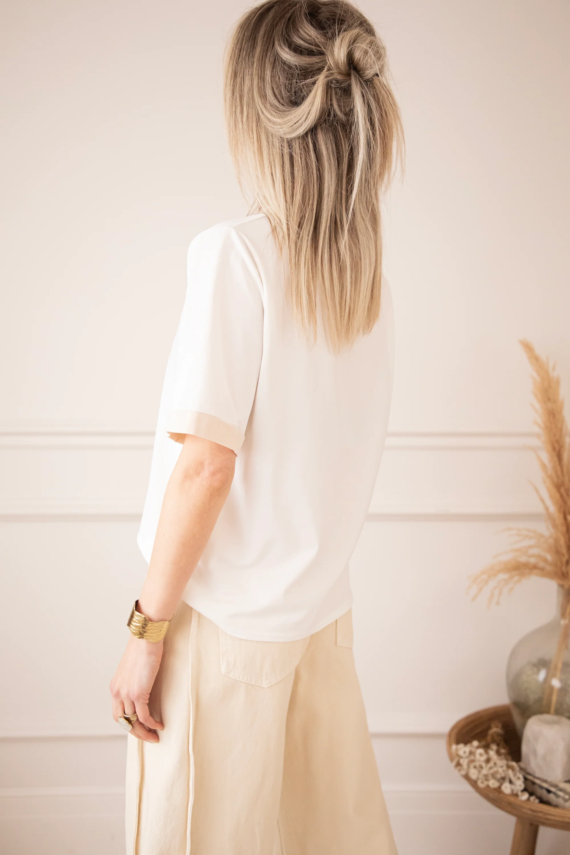 Sadie Contrast White/Beige - T-Shirt - Image 3