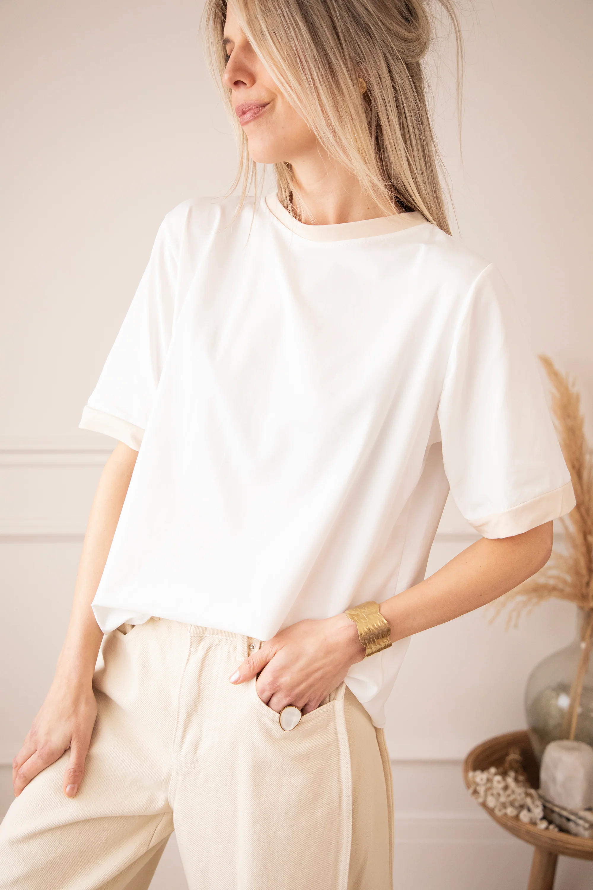 Sadie Contrast White/Beige - T-Shirt - Image 4