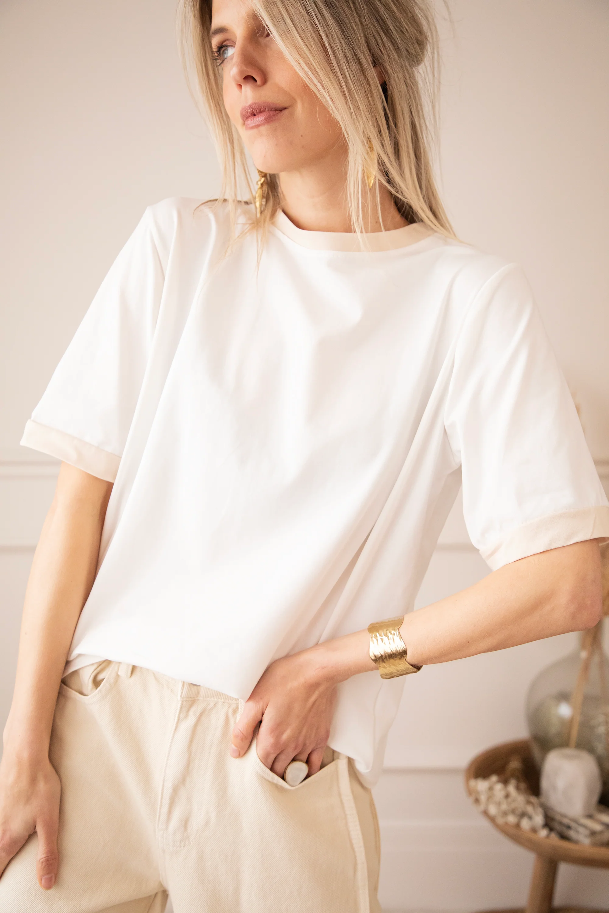 Sadie Contrast White/Beige - T-Shirt - Image 5