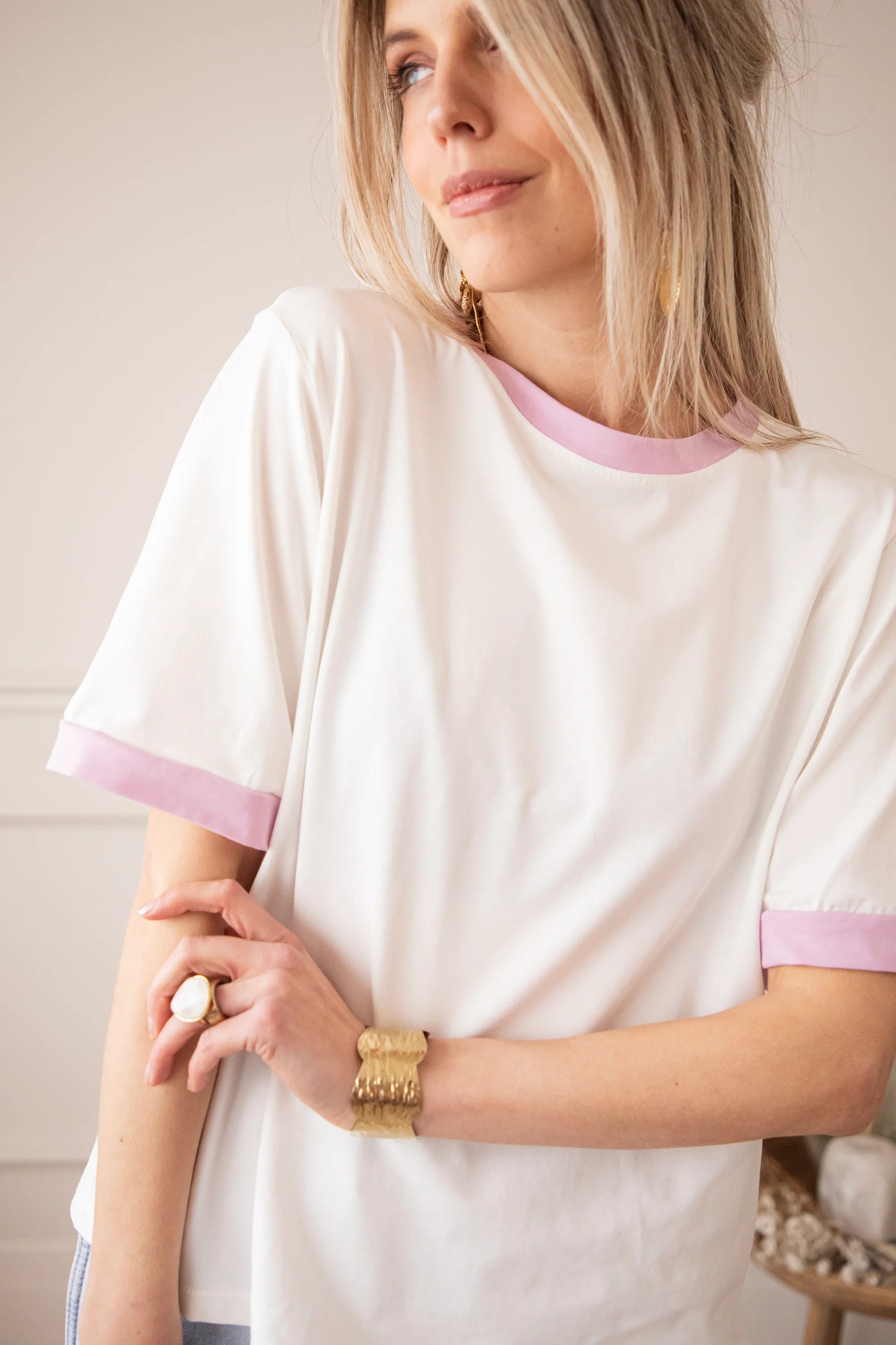 Sadie Contrast White/Lila - T-Shirt - Image 4