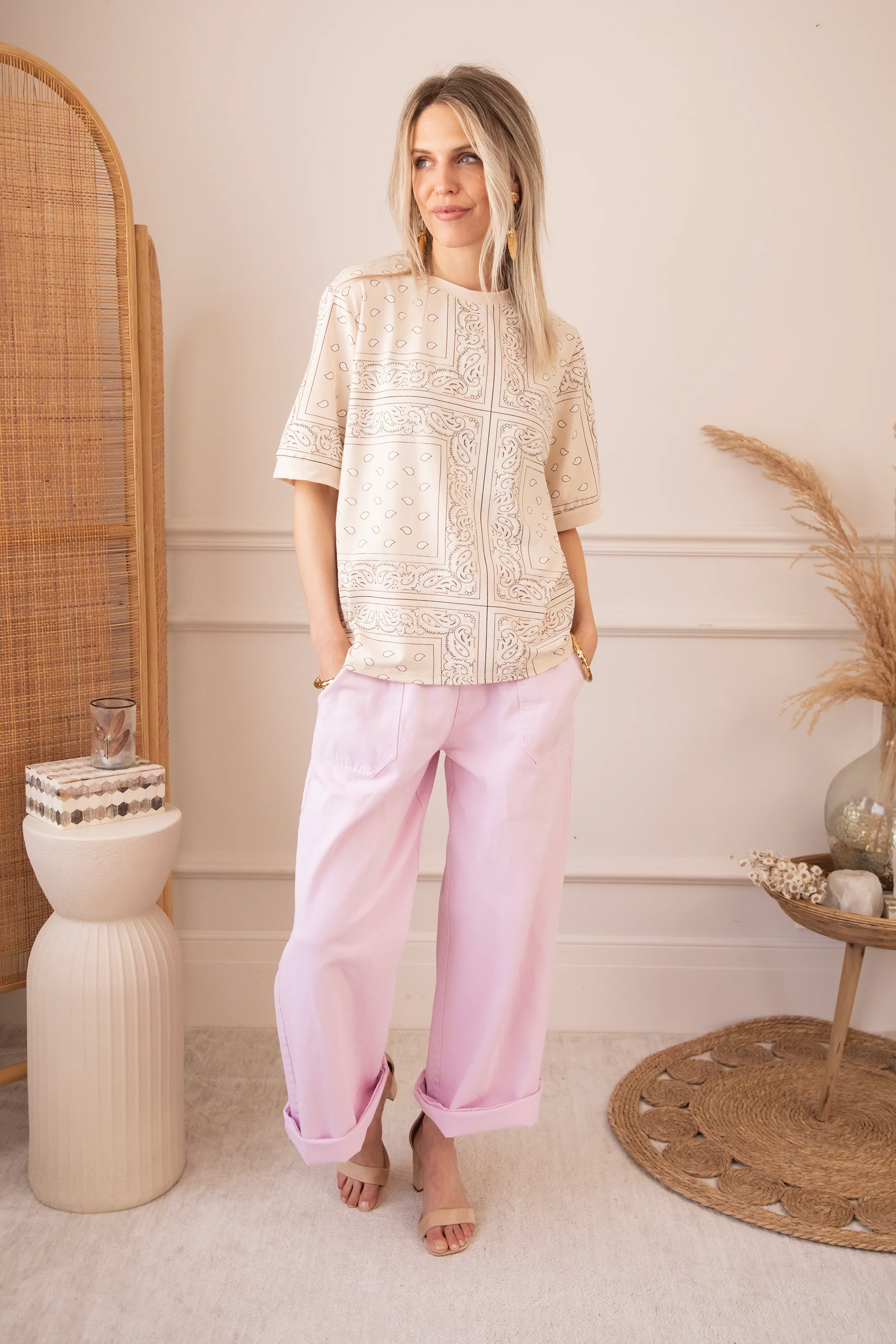Sadie Paisley Beige - T-Shirt - Image 2