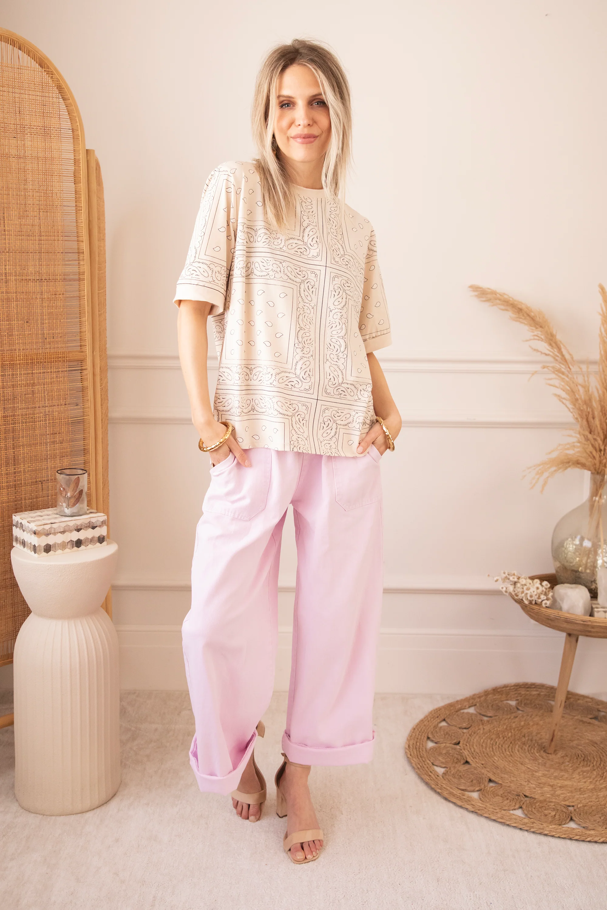 Sadie Paisley Beige - T-Shirt - Image 5