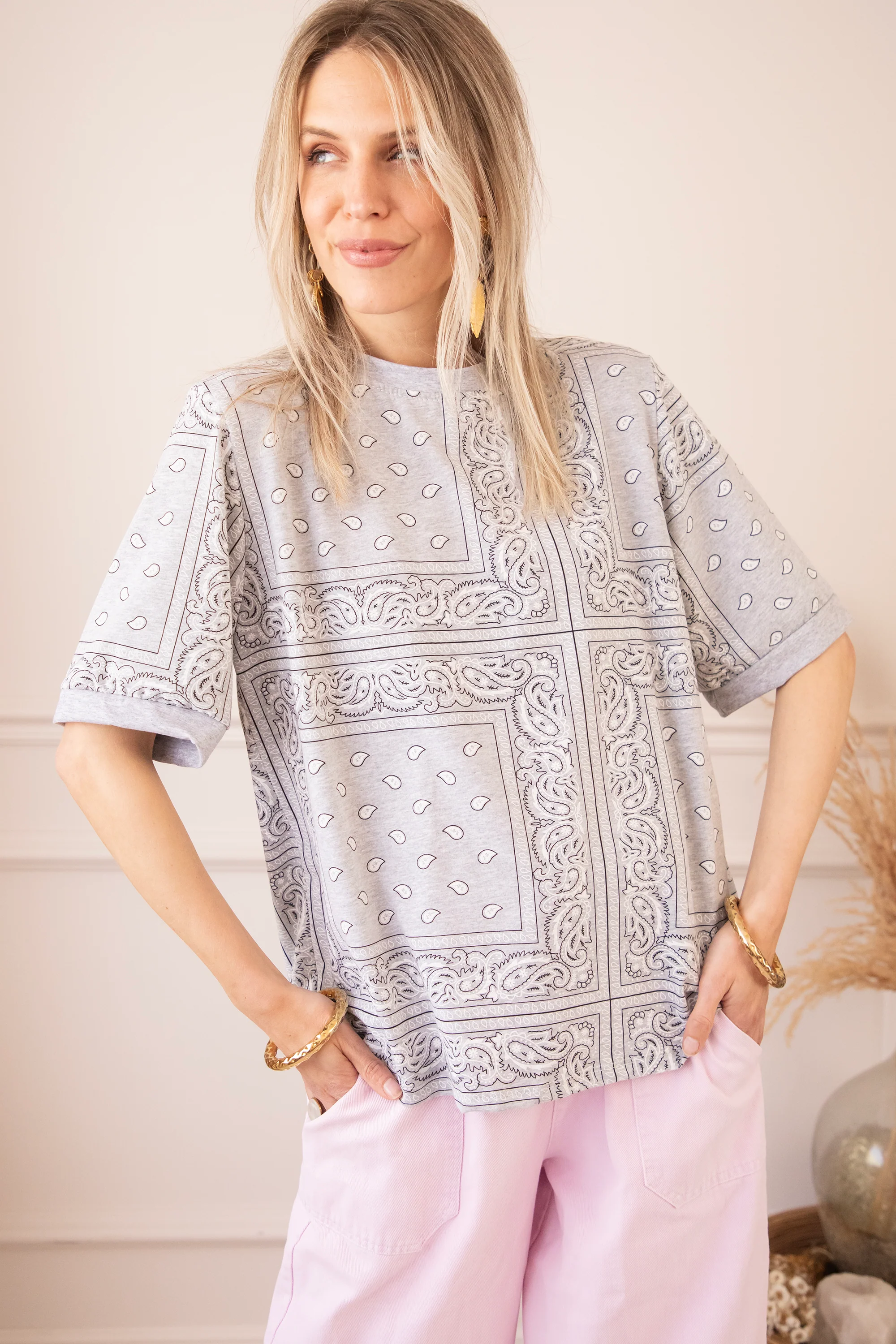 Sadie Paisley Grey - T-Shirt - Image 3