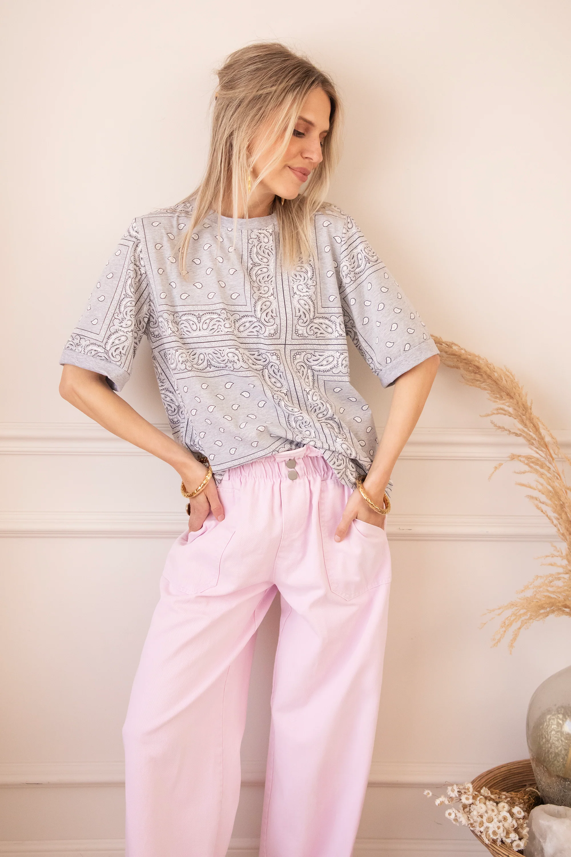 Sadie Paisley Grey - T-Shirt - Image 4