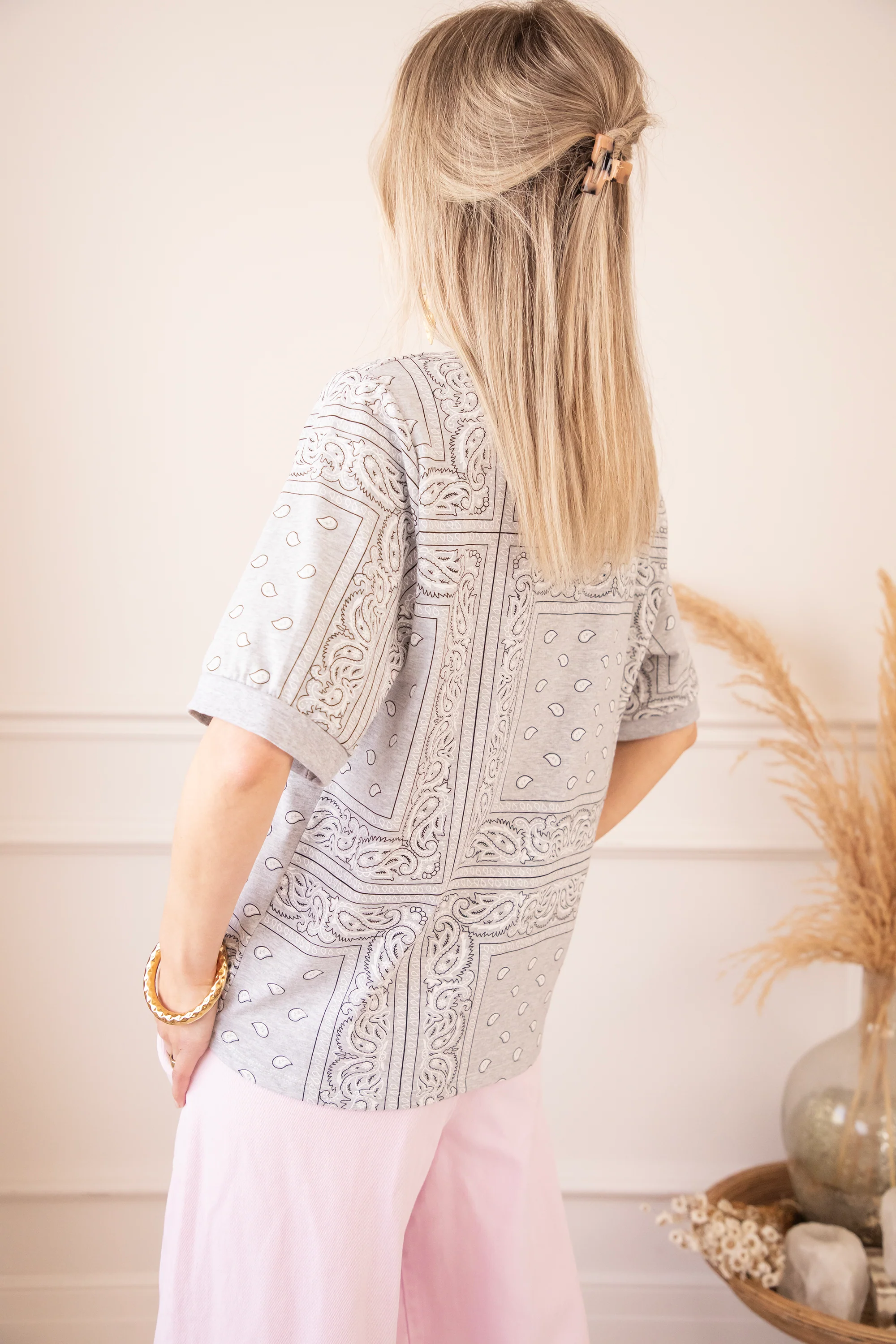 Sadie Paisley Grey - T-Shirt - Image 5
