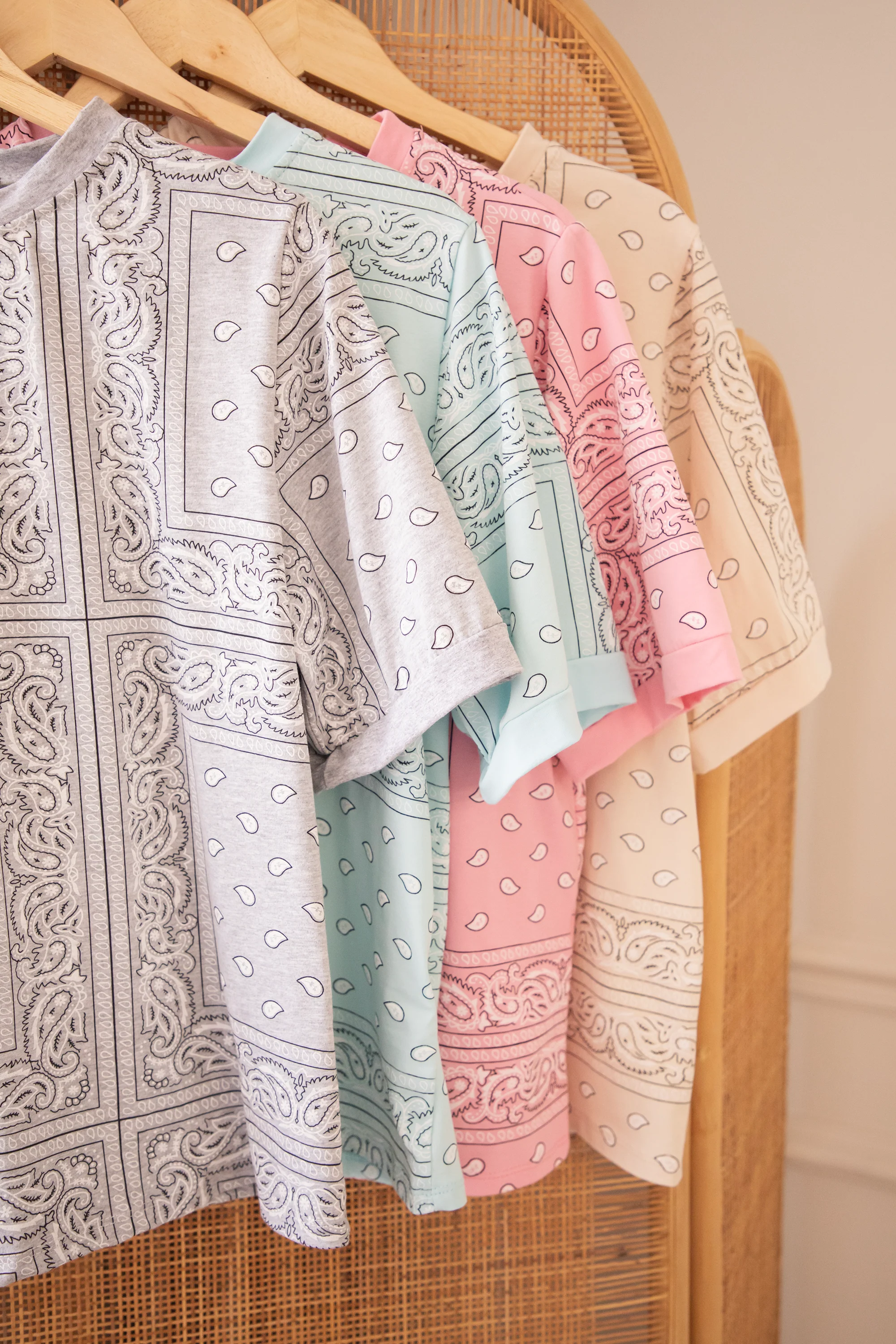 Sadie Paisley Grey - T-Shirt - Image 6