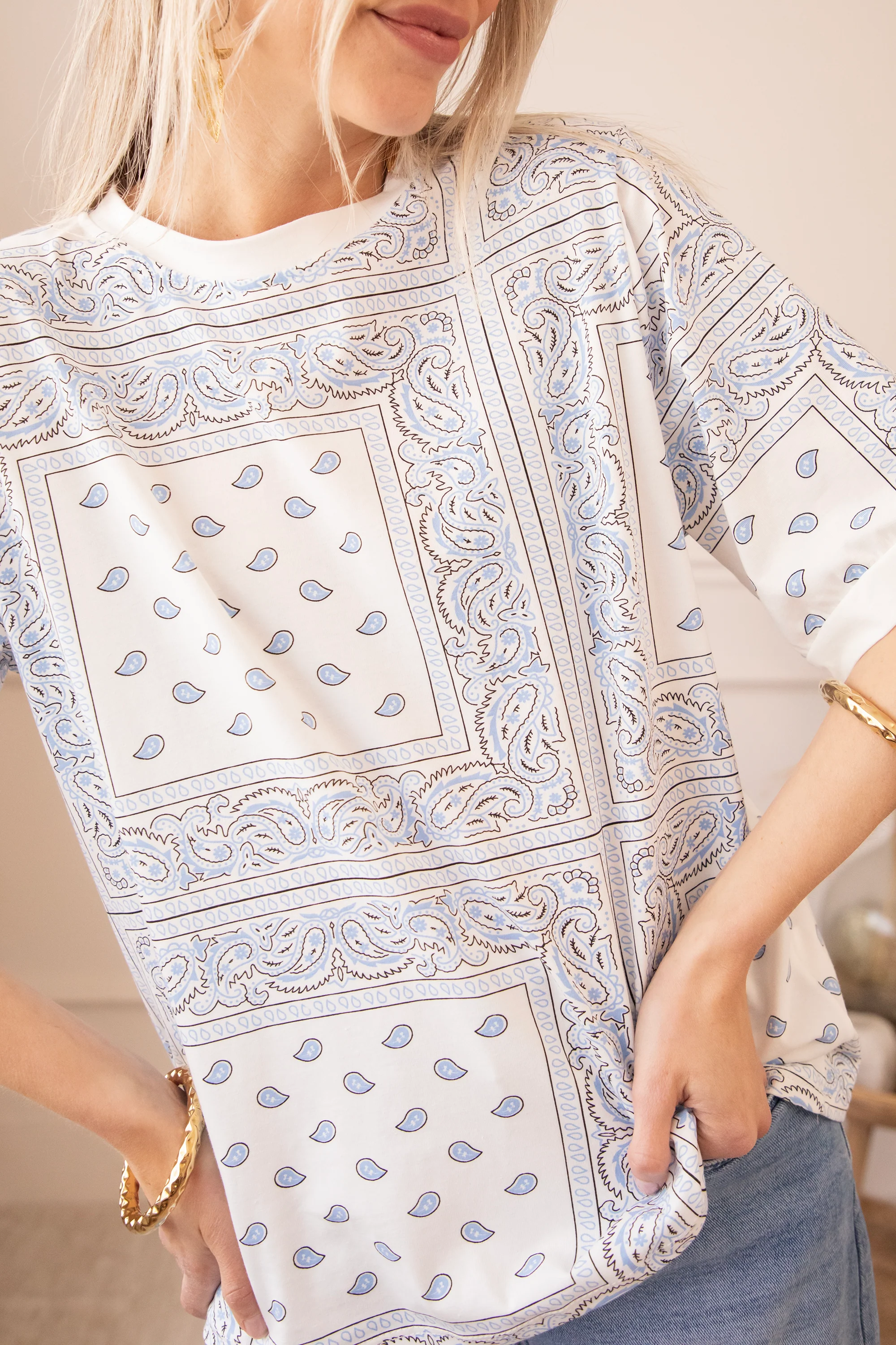 Sadie Paisley White/Blue - T-Shirt - Image 4