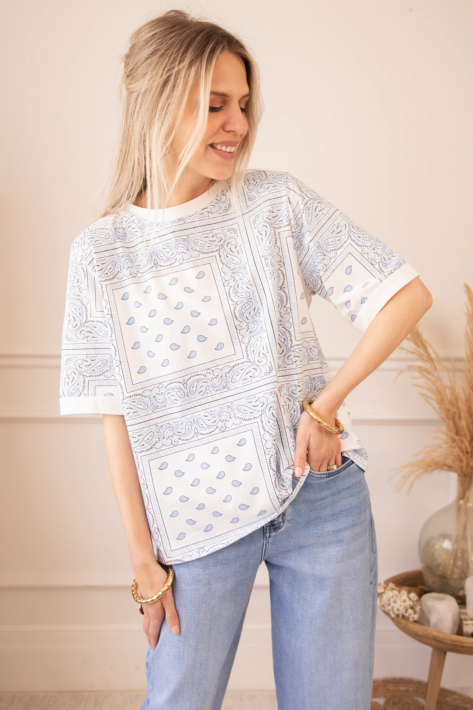 Sadie Paisley White/Blue - T-Shirt - Image 5