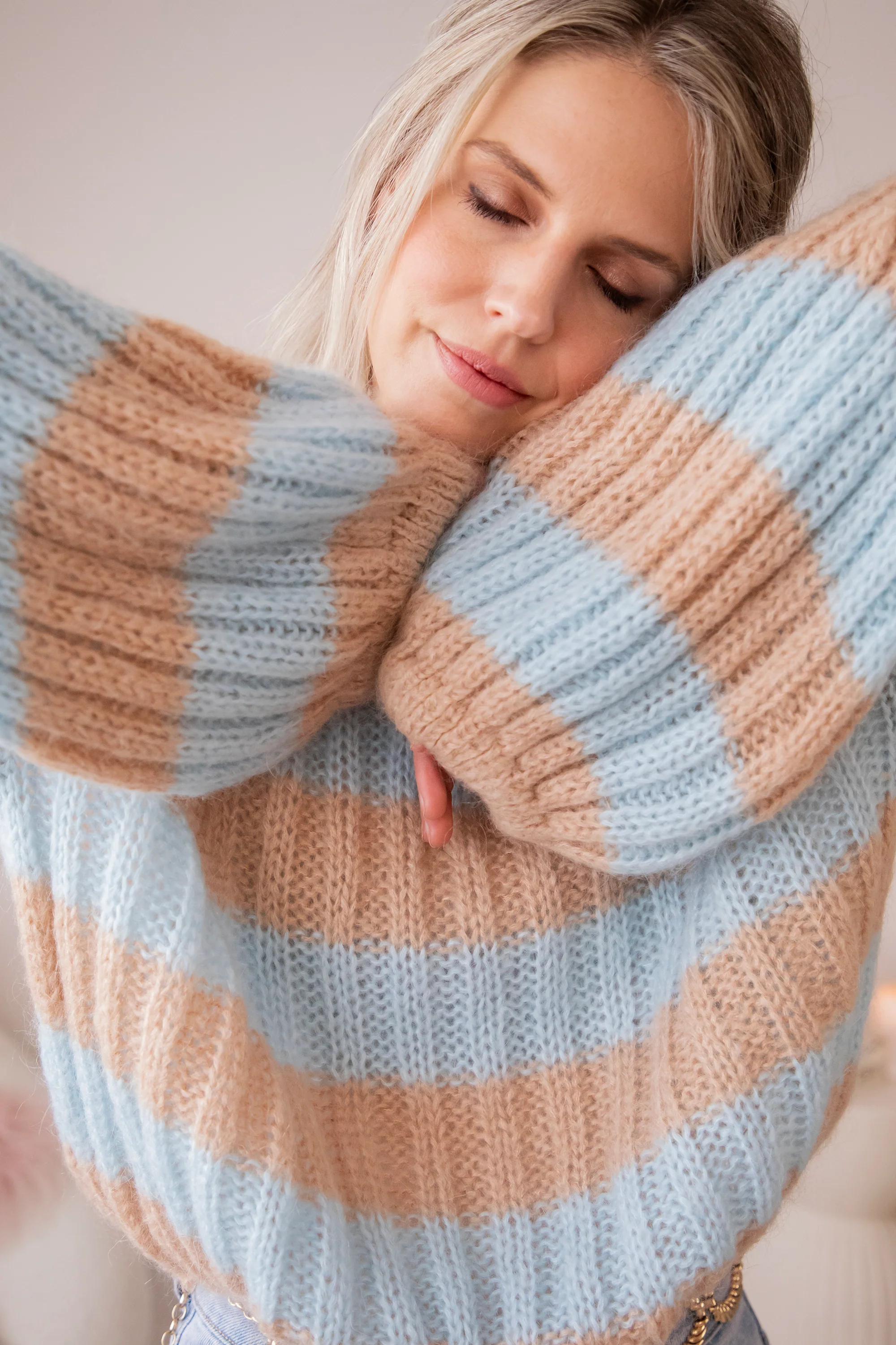 Sweet Softness Camel/Baby Blue - Trui - Image 10