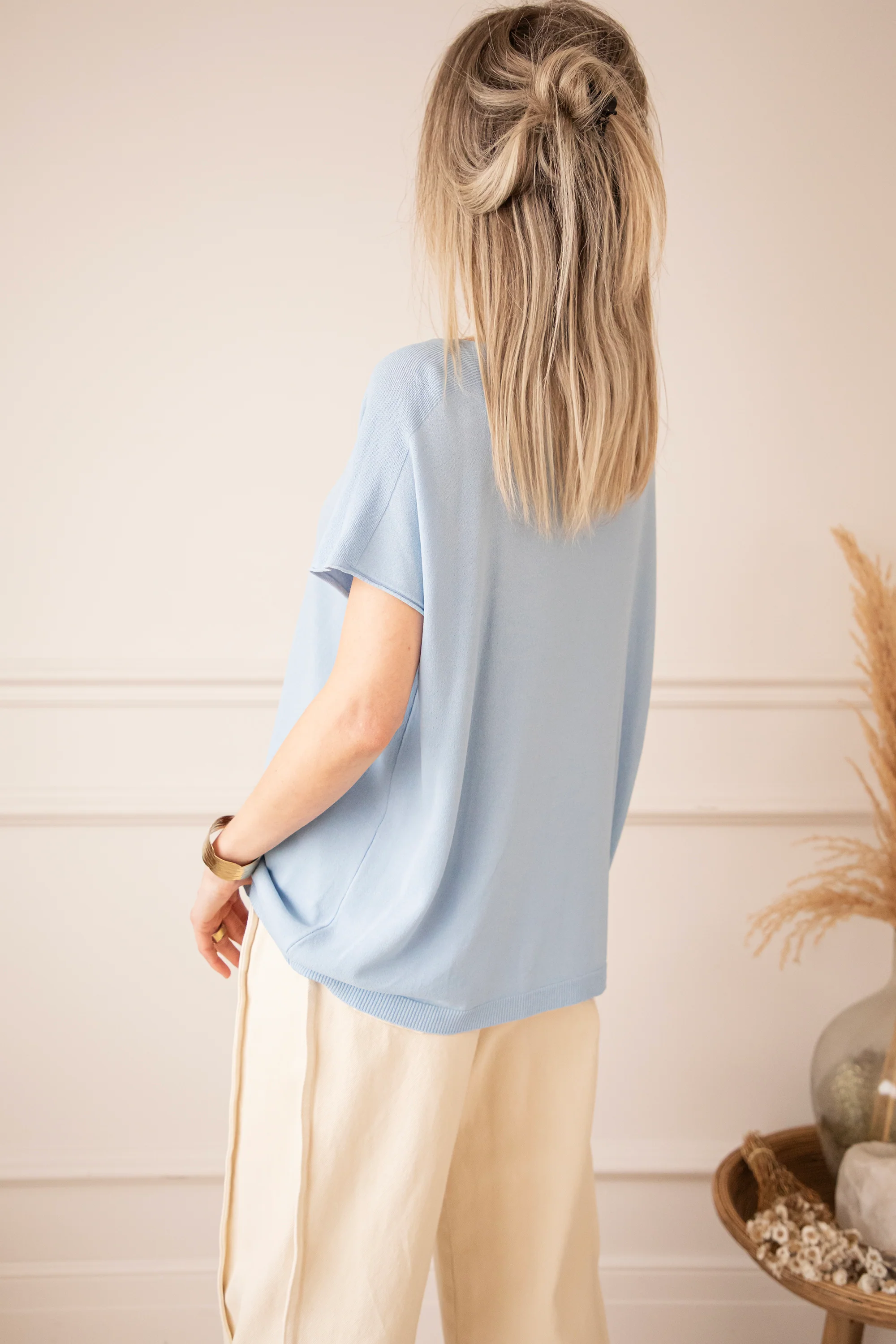 Yuna Baby Blue - T-Shirt - Image 4