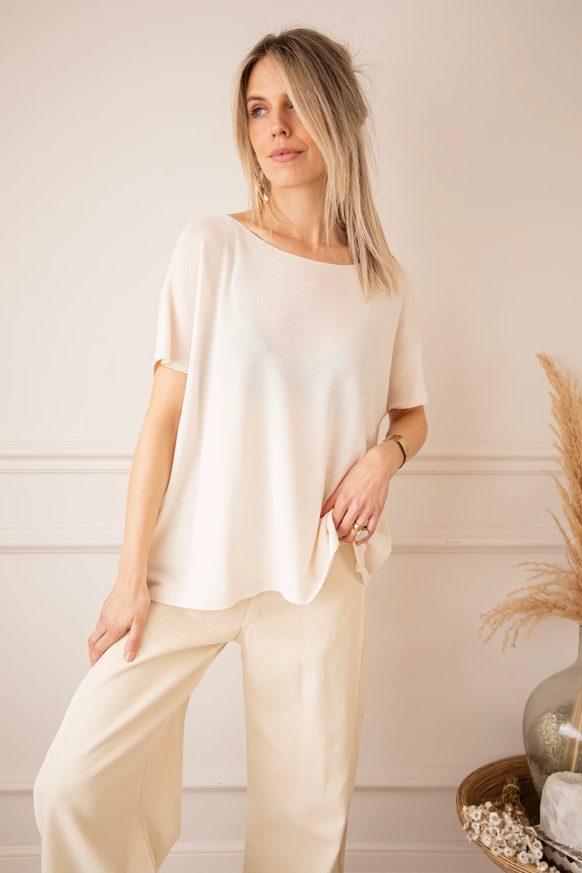 Yuna Beige - T-Shirt - Image 2